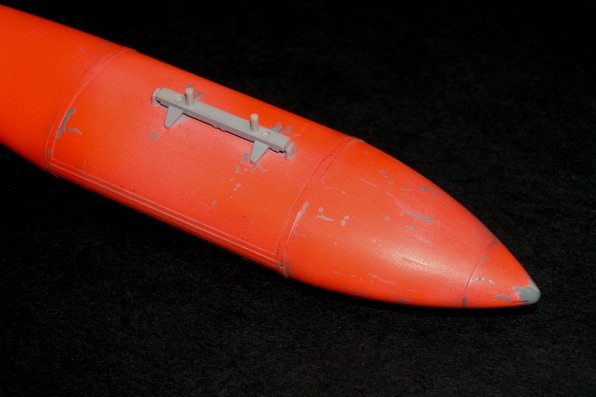 6.TB - Paint chips and scuffs-F-16 Isr dayglo centreline tank weathered off