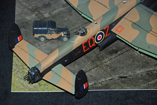 4 NM72016 WWII เครื่องบินทิ้งระเบิดหนัก Compact