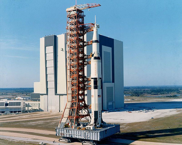 1a-HN-Ac-Revell-Apollo-Saturn-V-1.144
