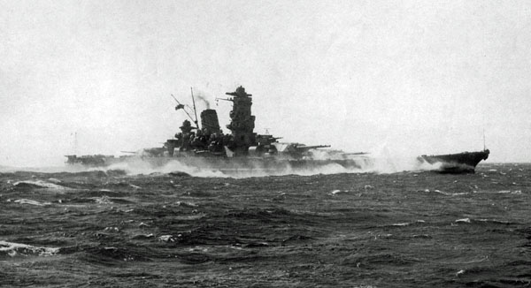 Yamato en pruebas de mar en 1941