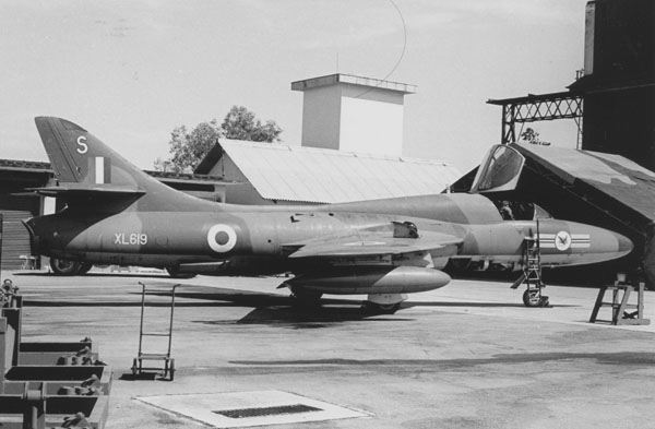 4 BN Revell-LF Models Hawker Hunter T7 Con Pt1
