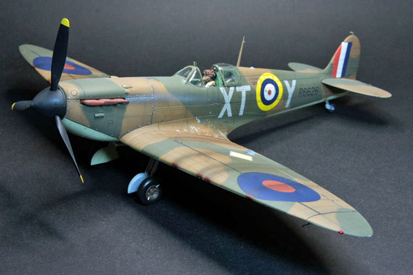 01b-BN-Revell-Supermarine-Spitfire-MkIIa-1.32-Pt1