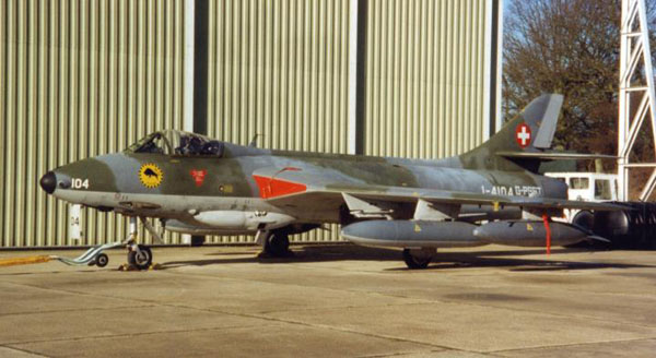 02 BN Ac Revell Hawker Hunter Miss comportamento 1.32 Pt1