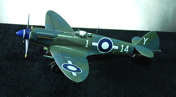 0a-SFA-Ac-Revell-Supermarine-Seafire-MkXV-1.48