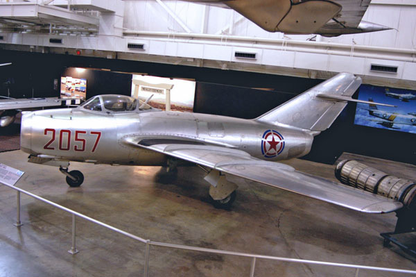 27-HN-Ac-কিটস-HpH-মডেলস-MiG-15-Bis-1.32