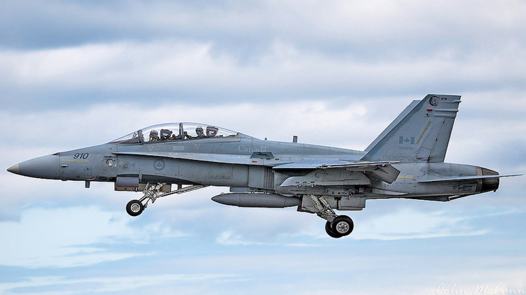 00-bn-ac-academy-cf-18b-canadian-armed-forces-1-32