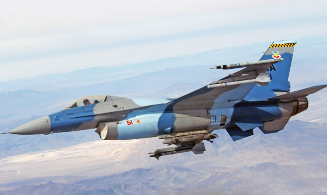 F-16 Vecht tegen Falcon