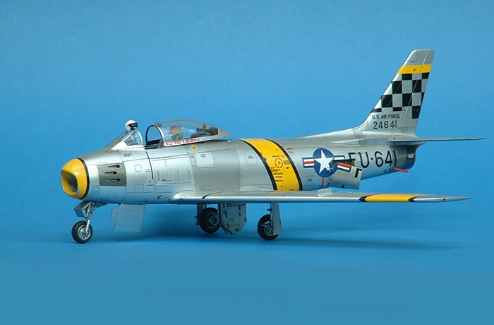 Academia F-86F-30 Sabre 1:48