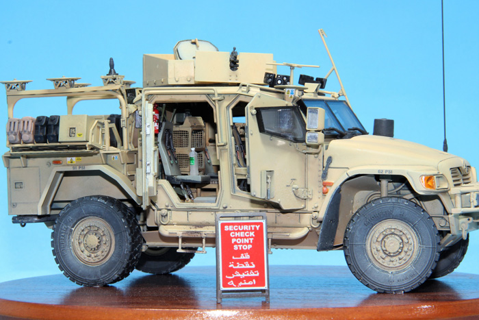 Meng Brittiarmeijan Husky TSV 1:35