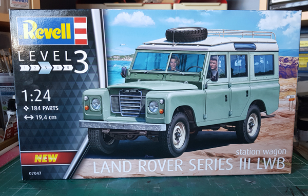 Revell Land Rover Série III LWB 1:24