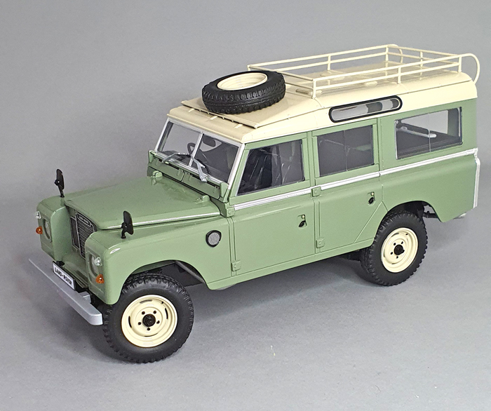 Revell Land Rover Serie III LWB 1:24