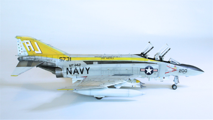 Zoukei-Mura F-4J Phantom II Navy 1:48