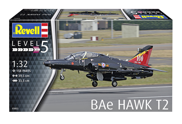 レベル（元キネティック）BAe Hawk T.2 1:32