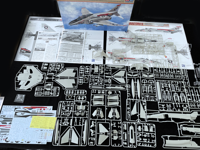 Тамія McDonnell Douglas F-4B Phantom II 1:48