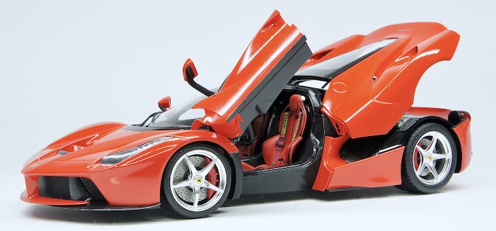 Tamiya Ferrari - LaFerrari 1:24 - build review - Scale
