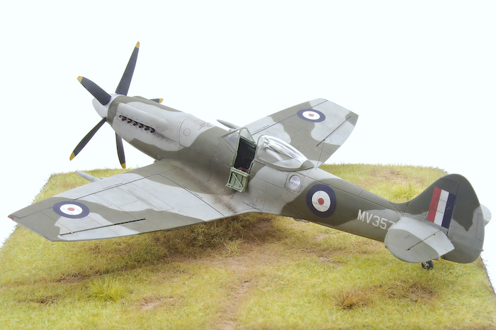 Airfix Supermarine 噴火戰鬥機 FR.Mk XIVe 1:48