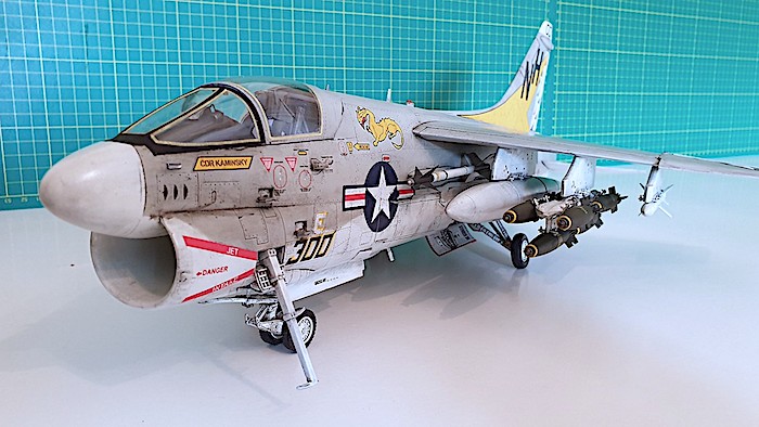 เครื่องเป่าแตร A-7E Corsair II 1:32