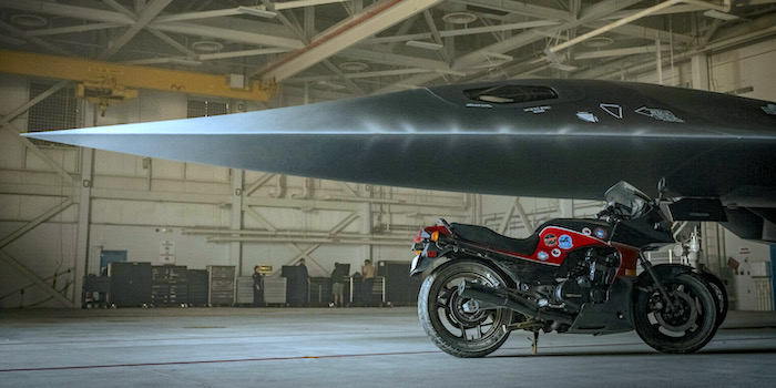 نسخة تصدير أوشيما كاواساكي GPZ900R A2 Ninja 1985 'Top Gun' 1:12