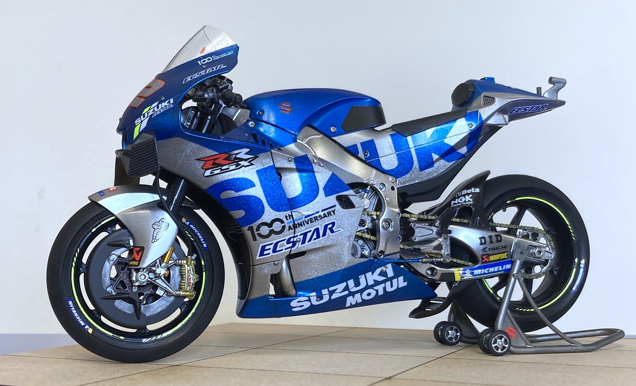 田宮鈴木車隊 ECSTAR GSX-RR 20 1:12