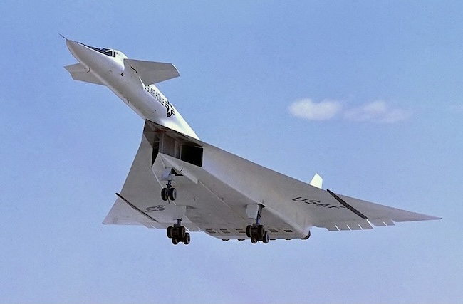Italeri North American XB-70 Valkyrie 1:72 - build - Scale