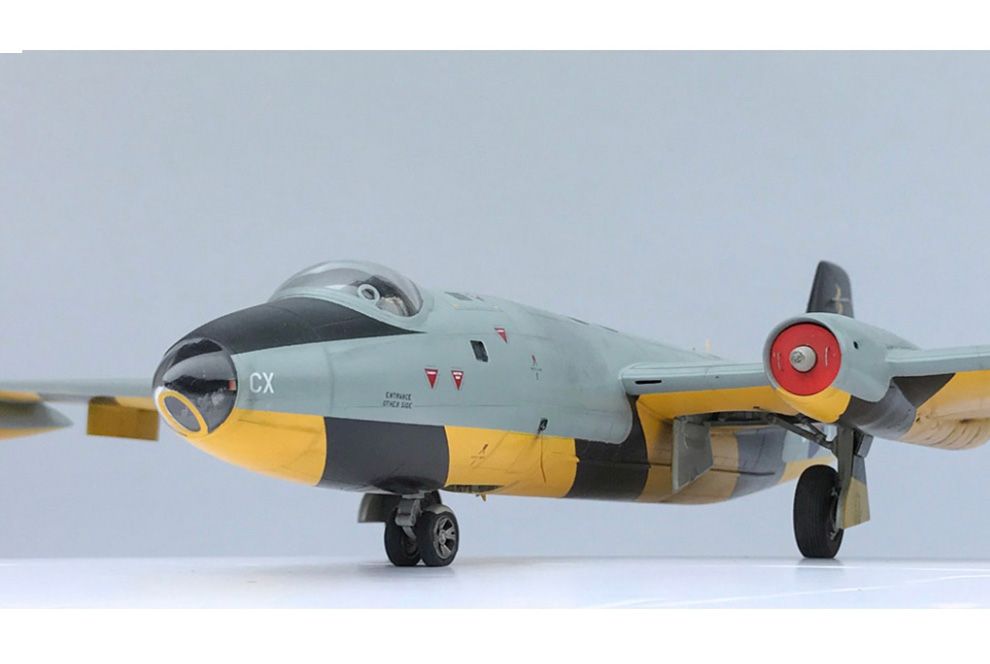 Classic-Airframes-English-Electric-Canberra-TT.18,-1.48-BEFORE