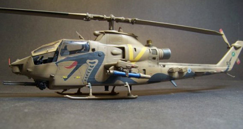 Revell AH-1H-1F Cobra