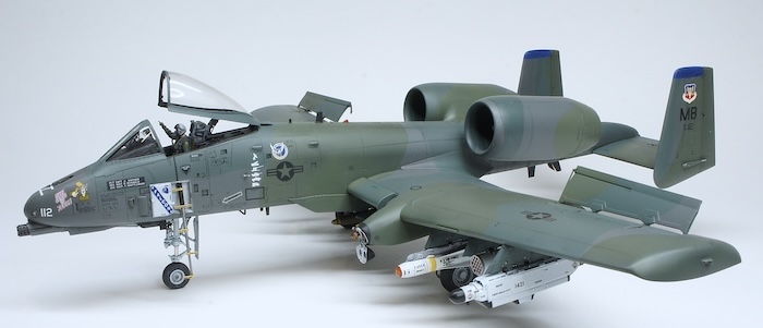 Great Wall Hobby A-10A Thunderbolt II 1.48