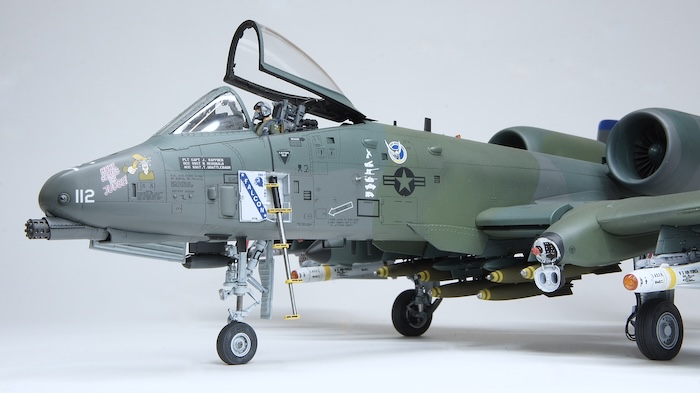 Great Wall Hobby A-10A Thunderbolt II 1.48
